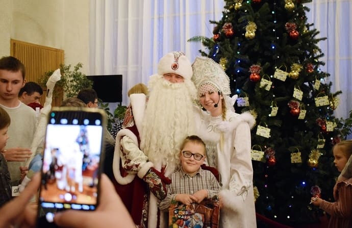 «Русская механика» провела традиционные новогодние представления для детей