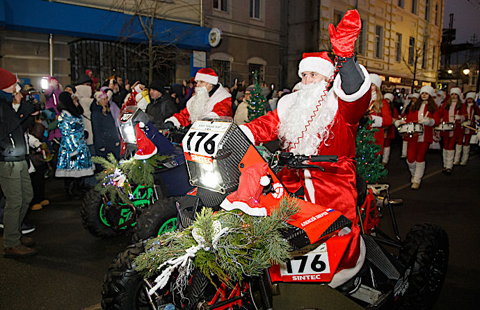 Рыбинск. Нашествие Дедов Морозов.